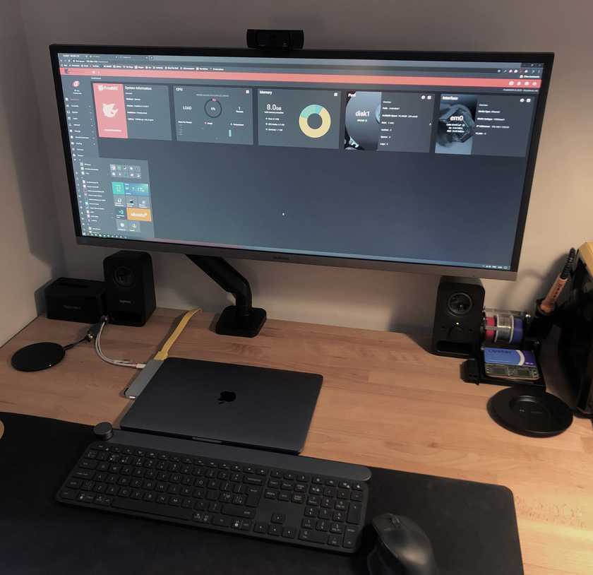 Photographic evidence of FreeNAS running on a 2008 Mac Pro